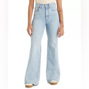 Women’s Levi’s Ribcage Bell Bottom Jeans Light Wash 30